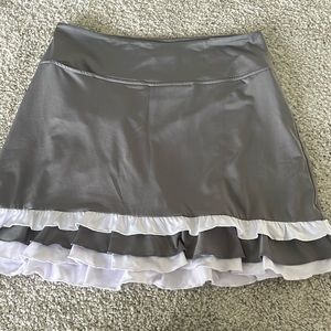 Golftini cute grey ruffle skort